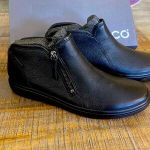 Ecco Soft 7 low bootie leather black brand new in box.  Size 9